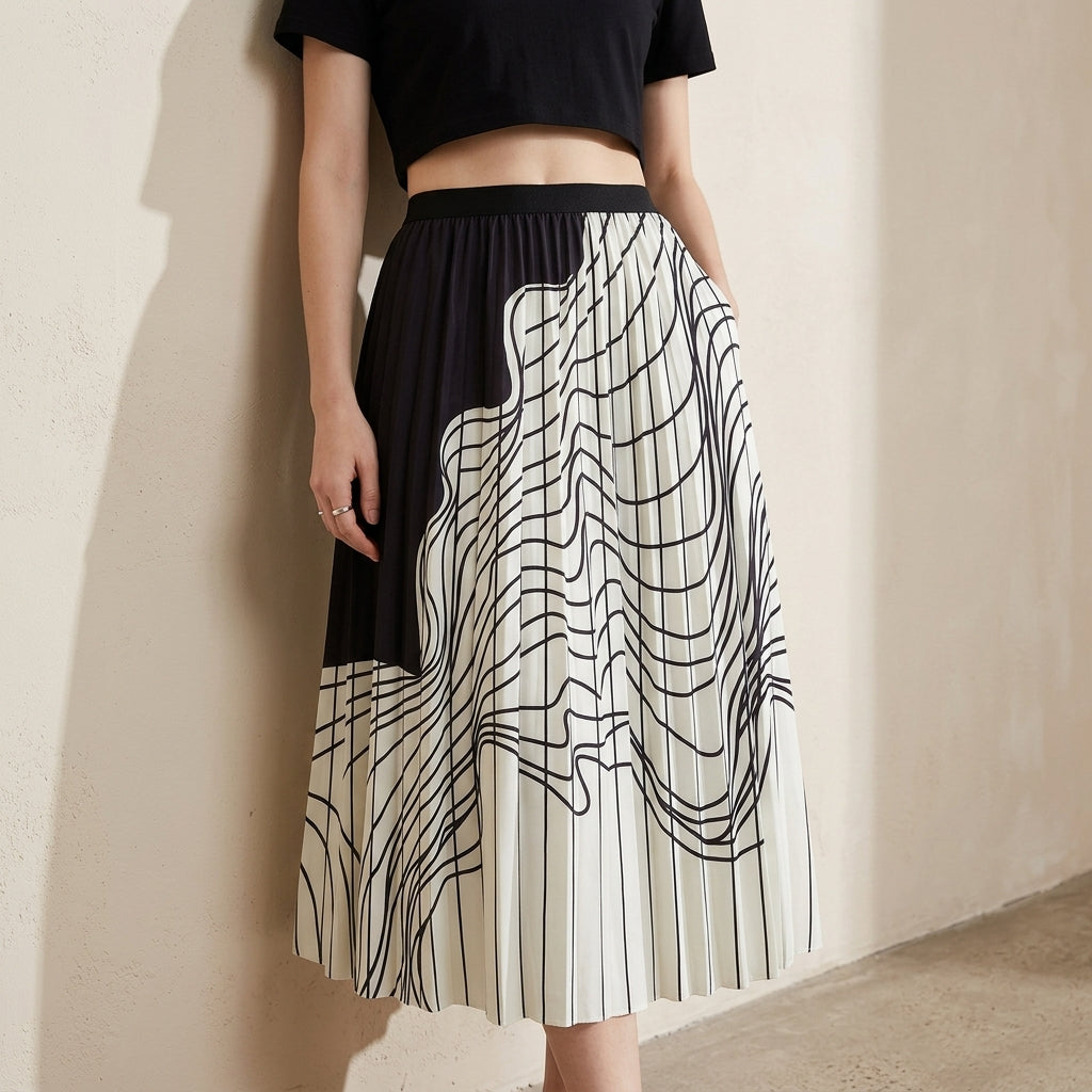 Swirl Pleated Skirt in Black