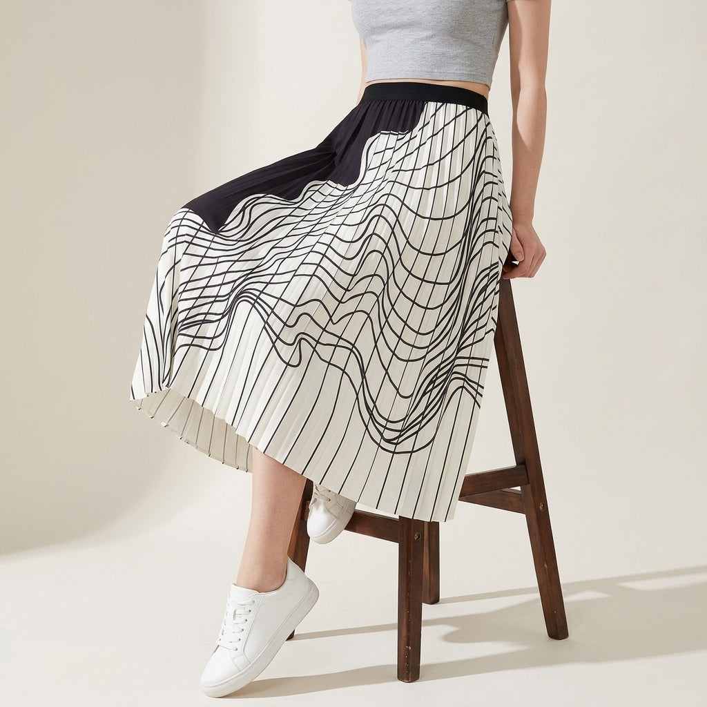 Swirl Pleated Skirt in Black